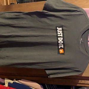 Nike shirt size medium